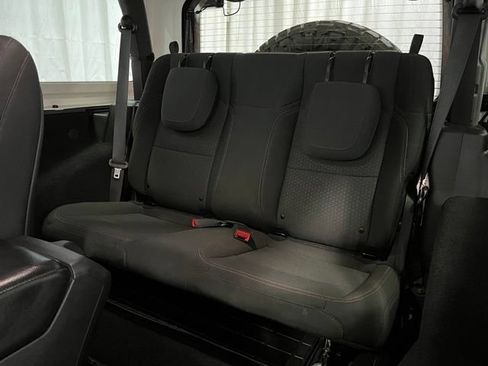 Used 2018 Jeep Wrangler Rubicon AWD/4WD image 11