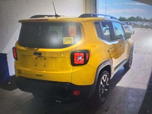 Used 2018 Jeep Renegade Altitude w/ Safety & Security Group AWD/4WD image 4