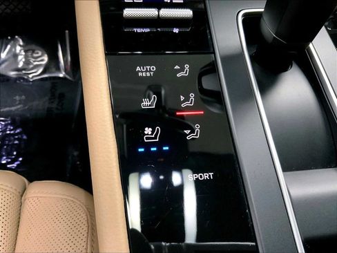 Certified 2023 Porsche Macan AWD/4WD image 39