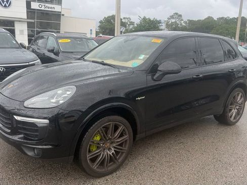 Used 2017 Porsche Cayenne S Platinum AWD/4WD image 1