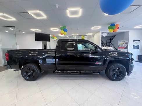 Used 2017 Chevrolet Silverado 1500 LT w/ Midnight Edition AWD/4WD image 5
