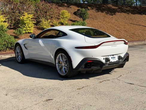 Used 2021 Aston Martin V8 Vantage Coupe image 16