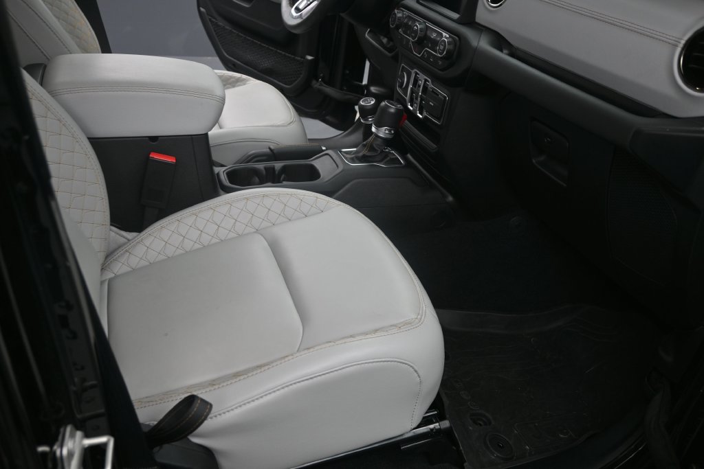 Used 2023 Jeep Gladiator Overland AWD/4WD image 25