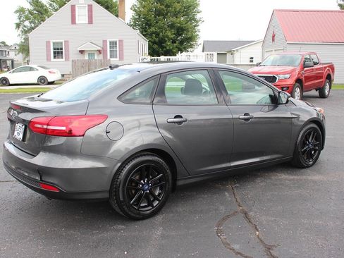 Used 2017 Ford Focus SE w/ Cold Weather Package image 4