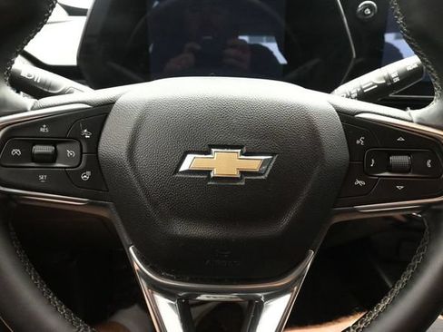 Used 2024 Chevrolet Trax LT w/ LT Convenience Package FWD image 34
