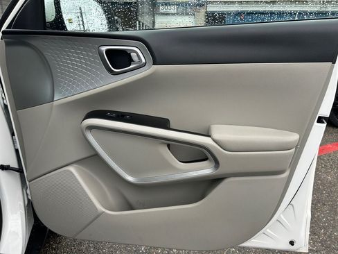Used 2025 Kia Soul S FWD image 25