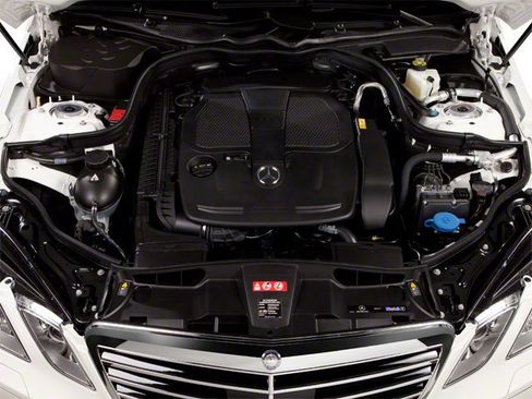 Used 2010 Mercedes-Benz E 550 Sedan image 14