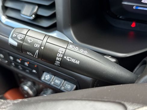 Used 2024 GMC Yukon Denali Ultimate AWD/4WD image 16