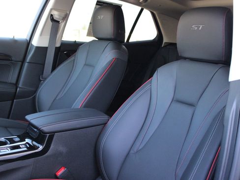 Used 2023 Buick Envision Essence w/ Sport Touring Package image 14