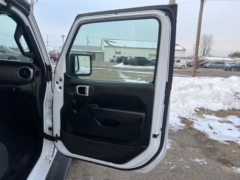 Used 2019 Jeep Wrangler Unlimited Sport image 29