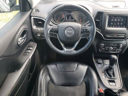 Used 2019 Jeep Cherokee Latitude Plus w/ Cold Weather Group AWD/4WD image 17