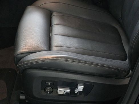 Used 2019 BMW X7 xDrive50i w/ M Sport Package image 32