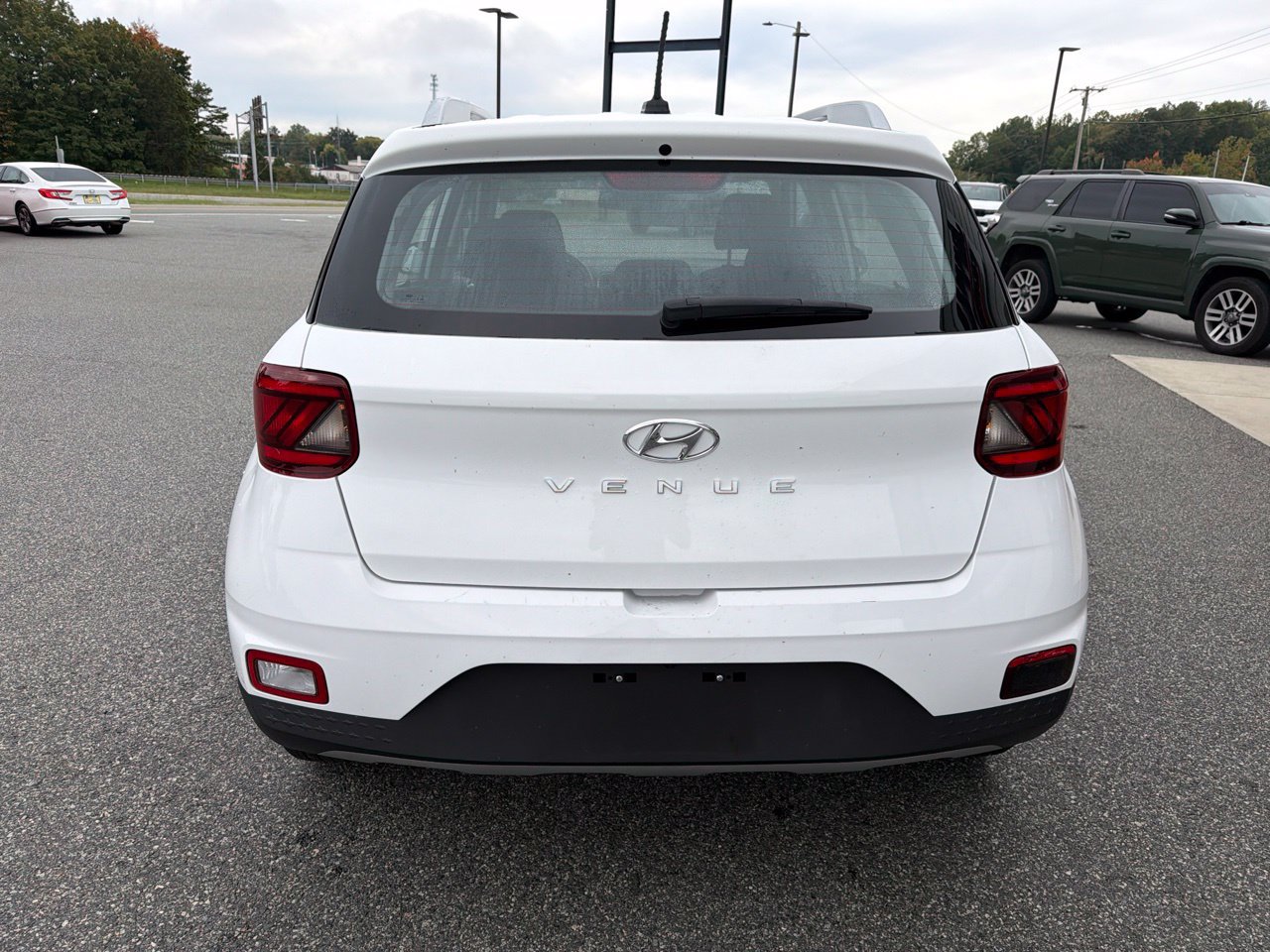 Used 2025 Hyundai Venue SEL FWD image 8