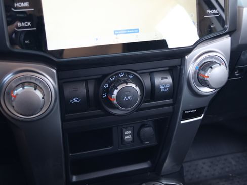 Used 2018 Toyota 4Runner SR5 Premium AWD/4WD image 25
