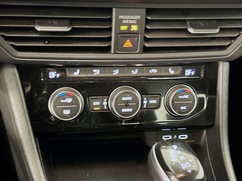 Used 2024 Volkswagen Jetta SE image 23