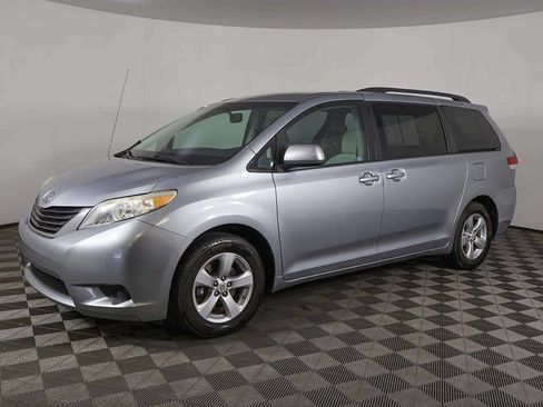 Used 2011 Toyota Sienna LE w/ Towing Pkg FWD image 5