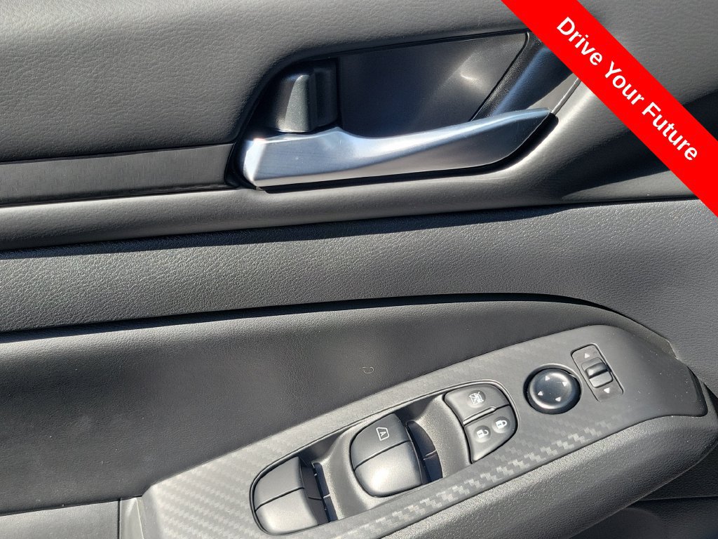 Used 2024 Nissan Altima 2.5 SV FWD image 15