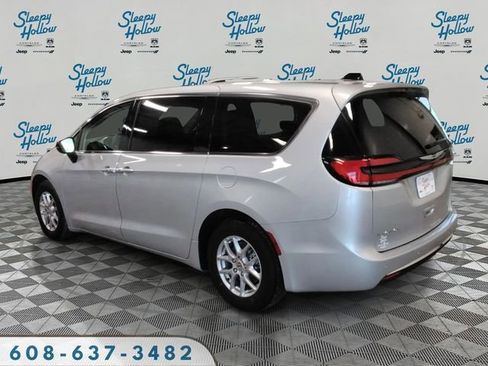 Used 2024 Chrysler Pacifica Touring-L image 7