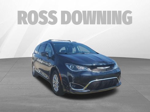 Used 2020 Chrysler Pacifica Touring-L image 3