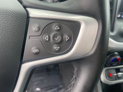 Used 2023 GMC Acadia SLT FWD image 11