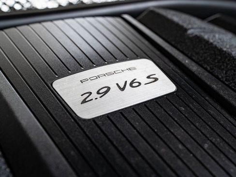 Certified 2024 Porsche Macan S AWD/4WD image 49