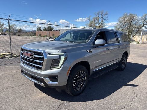 Used 2025 GMC Yukon XL Elevation image 2