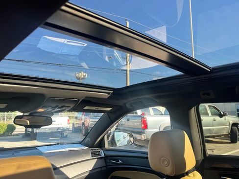 Used 2014 Cadillac SRX Luxury w/ Driver Awareness Package image 28