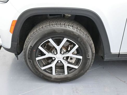 Used 2025 Jeep Grand Cherokee L Limited AWD/4WD image 9