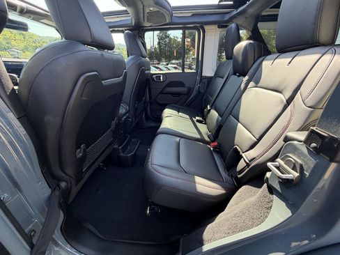 Used 2025 Jeep Wrangler Unlimited Rubicon AWD/4WD image 32