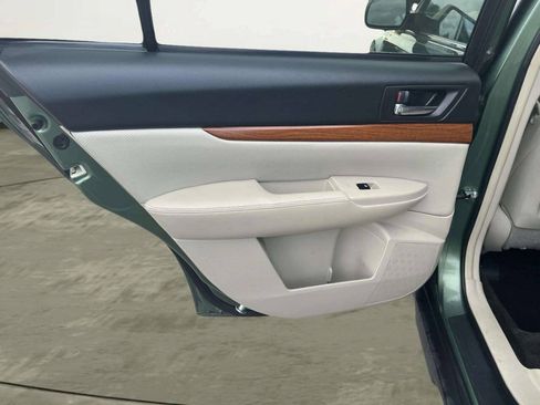 Used 2013 Subaru Outback 2.5i Limited w/ Moonroof Pkg AWD/4WD image 4