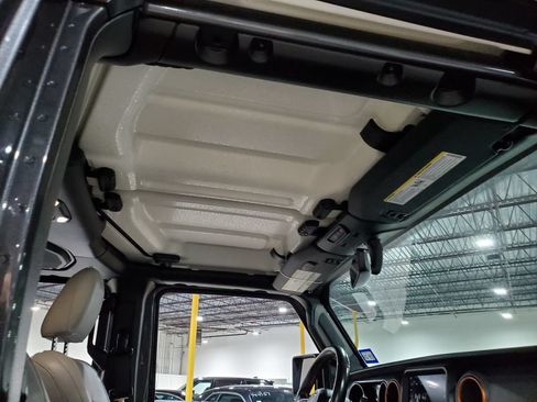 Used 2021 Jeep Gladiator Mojave AWD/4WD image 16