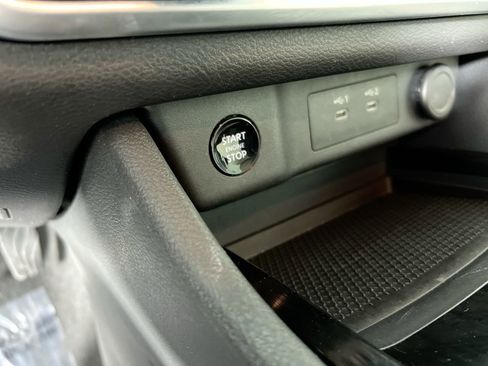 Used 2025 Nissan Rogue SV image 20