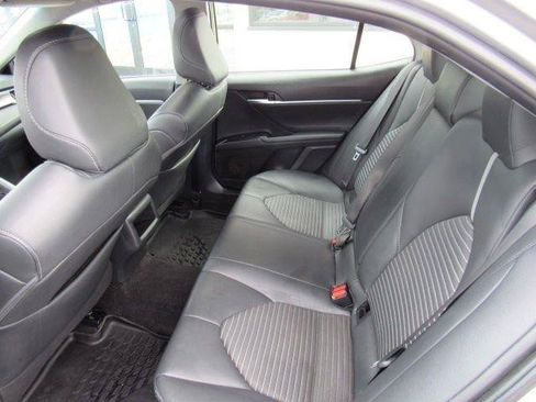 Used 2018 Toyota Camry SE w/ Moonroof Package FWD image 22