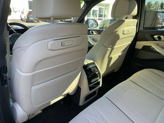 Certified 2024 BMW X5 xDrive40i w/ M Sport Package AWD/4WD image 8