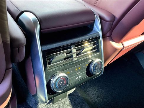 Used 2025 Land Rover Range Rover Autobiography image 33