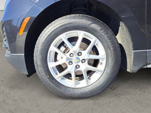 Used 2022 Chevrolet Equinox LS image 14