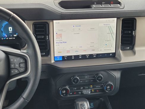 Used 2025 Ford Bronco Outer Banks image 15