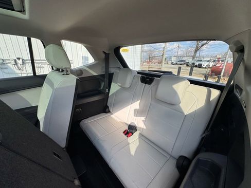 Used 2019 Volkswagen Tiguan SE w/ Panoramic Sunroof Package image 9