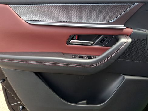Certified 2025 MAZDA CX-70 Plug-In Hybrid w/ Premium Plus AWD/4WD image 14