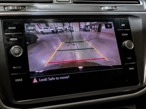 Used 2021 Volkswagen Tiguan SEL FWD image 24