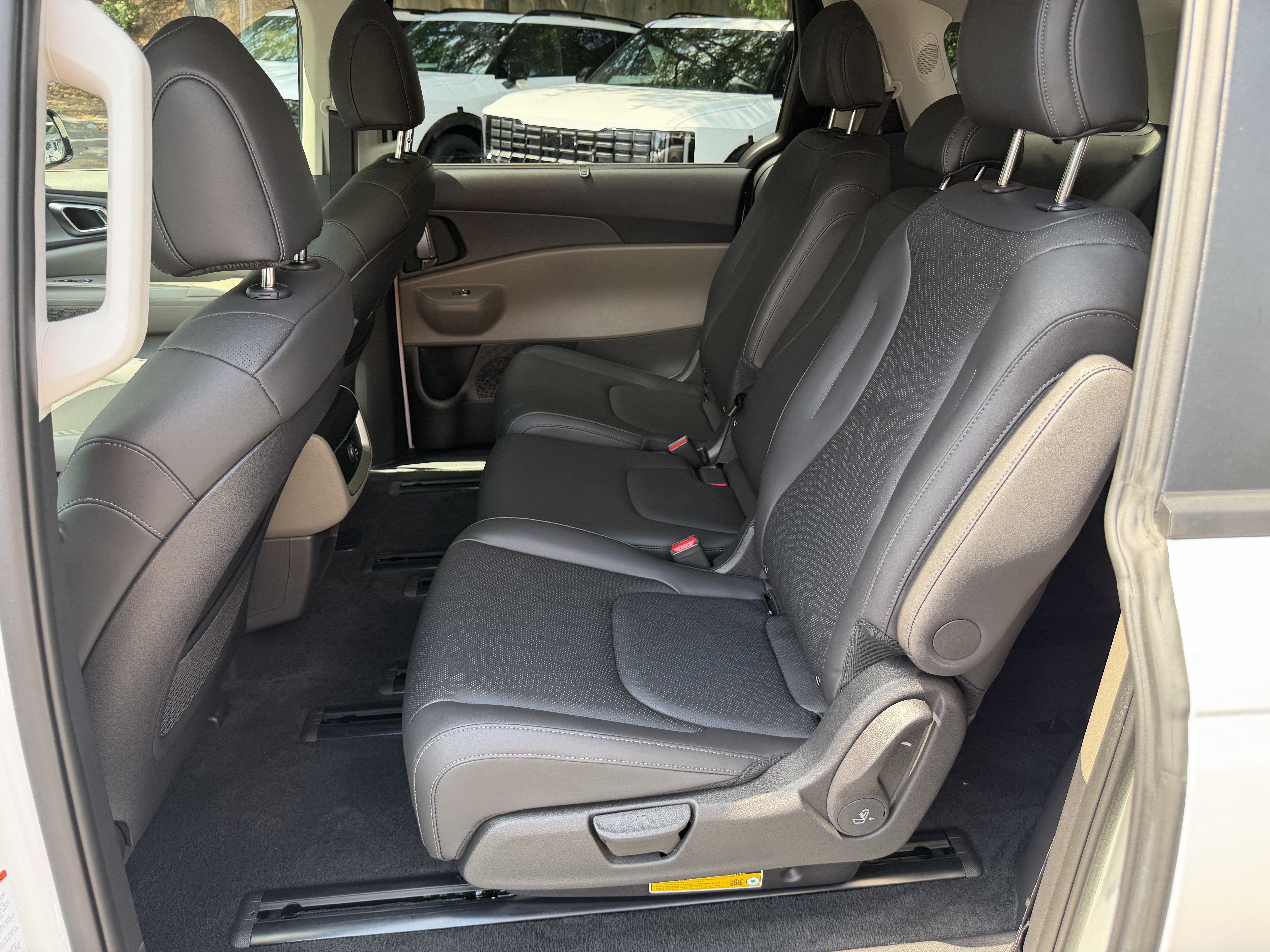 Certified 2026 Kia Carnival EX FWD image 19