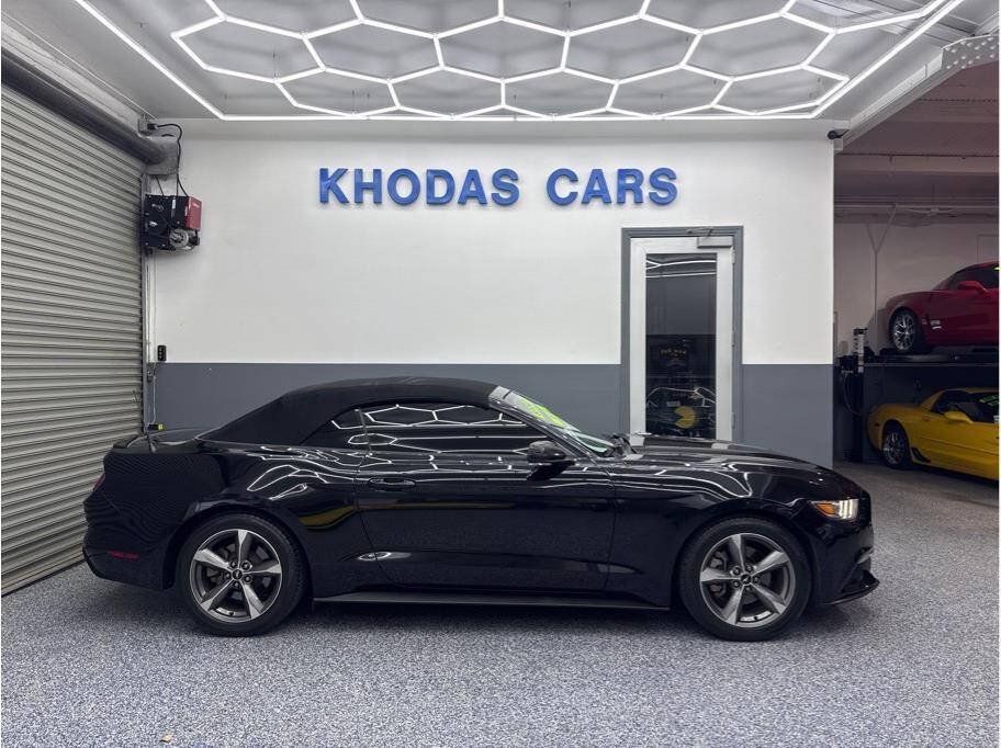 Used 2016 Ford Mustang Convertible w/ Equipment Group 051A RWD image 5