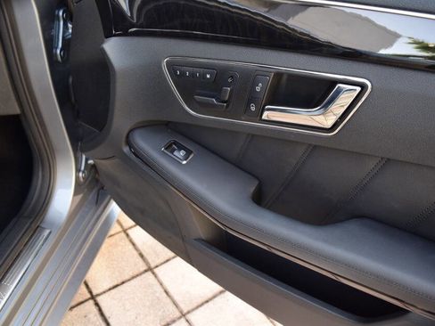Used 2010 Mercedes-Benz E 350 4MATIC Sedan image 74