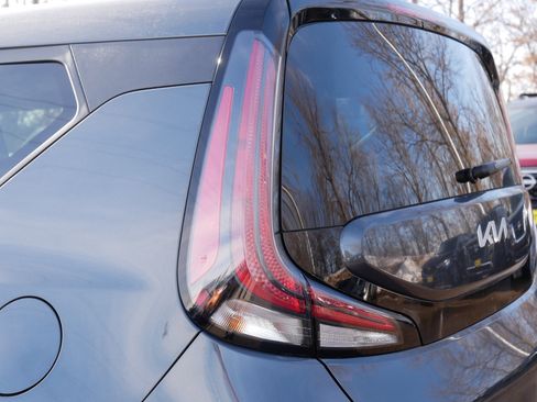 Certified 2025 Kia Soul LX image 17