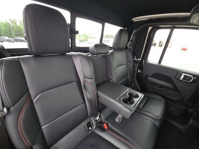 Used 2024 Jeep Gladiator Rubicon AWD/4WD image 16