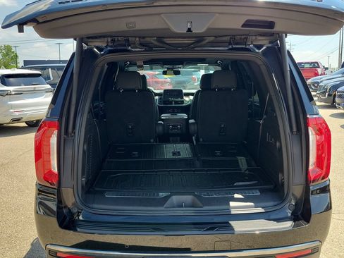 Used 2024 GMC Yukon AT4 w/ AT4 Premium Plus Package AWD/4WD image 8