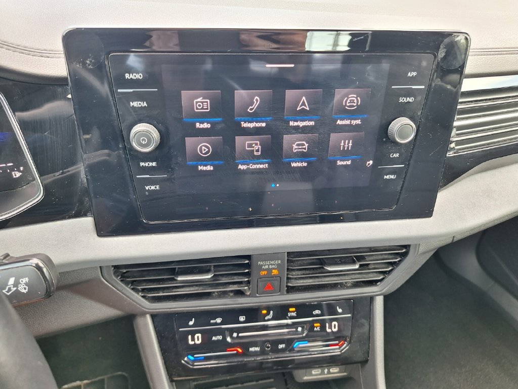 Used 2025 Volkswagen Jetta SE FWD image 13