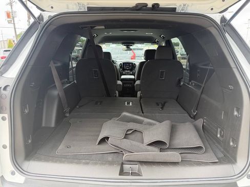 Used 2023 Chevrolet Traverse LT FWD image 24