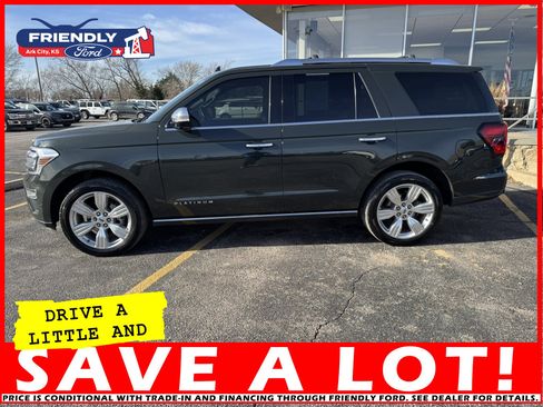 Used 2022 Ford Expedition Platinum image 2