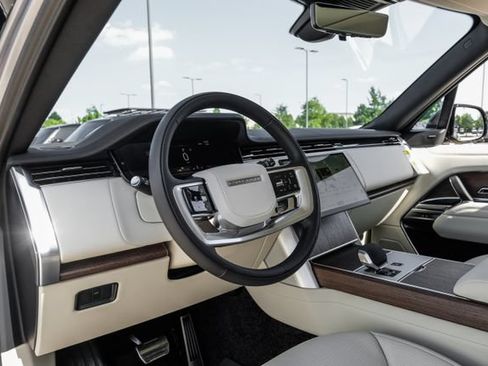 New 2026 Land Rover Range Rover Long Wheelbase SE AWD/4WD image 3